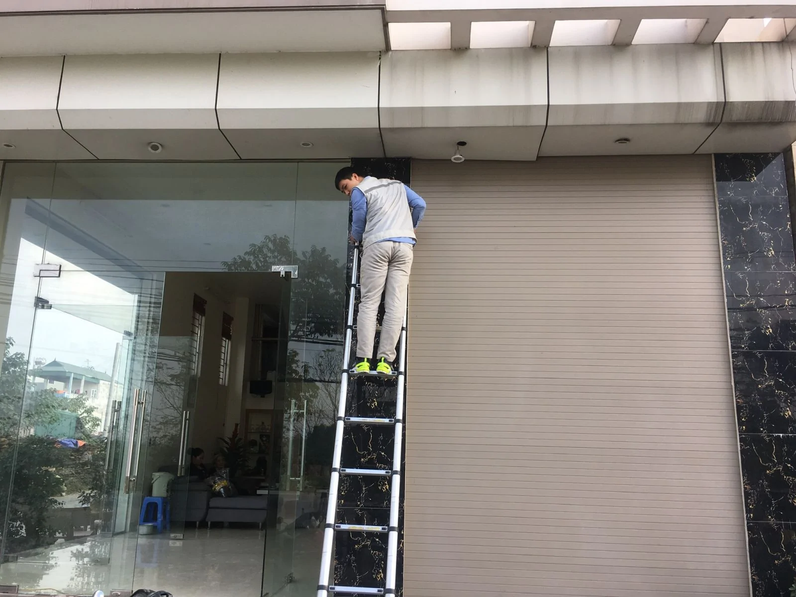 Vậy nên mua cửa cuốn Austdoor ở đâu